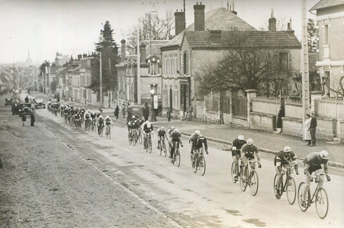 Vieux Montargis, Rue André Coquillet - 1934 - Cyclisme, les coureurs Paris-Nice