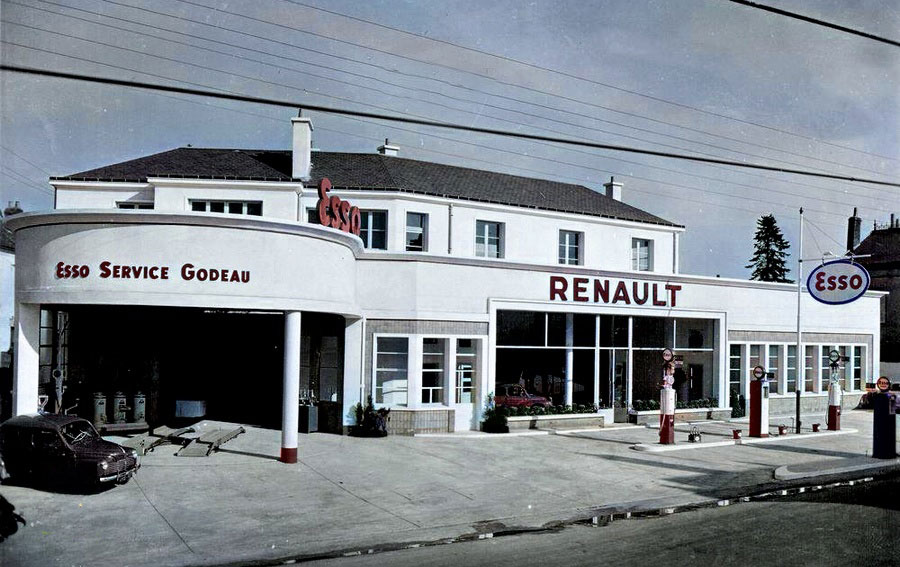 Rue André Coquillet 45200 Montargis Station service ESSO, ancien garage Renault à Montargis, 1954.