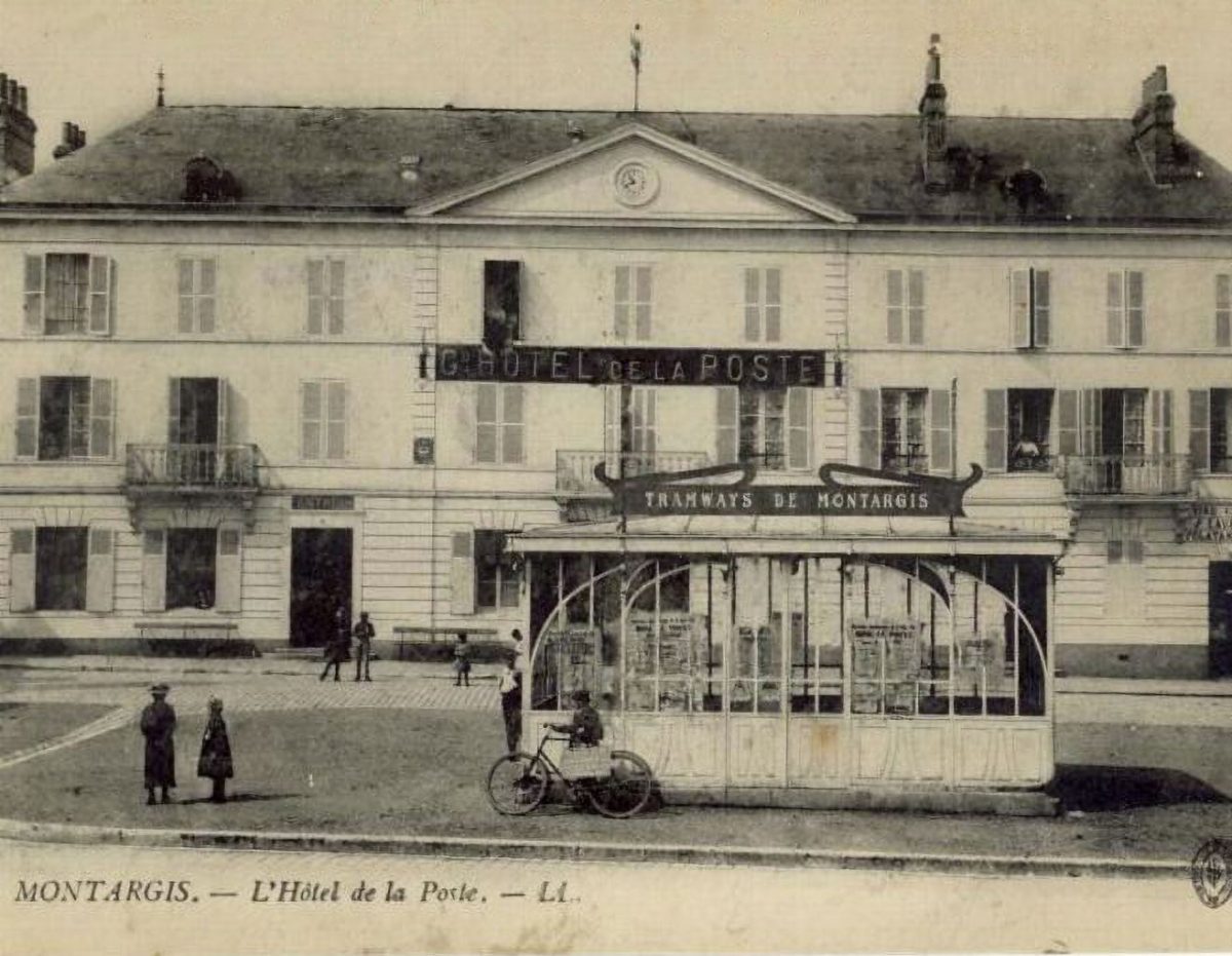 Vieux Montargis - Place Victor Hugo - Hôtel de la poste