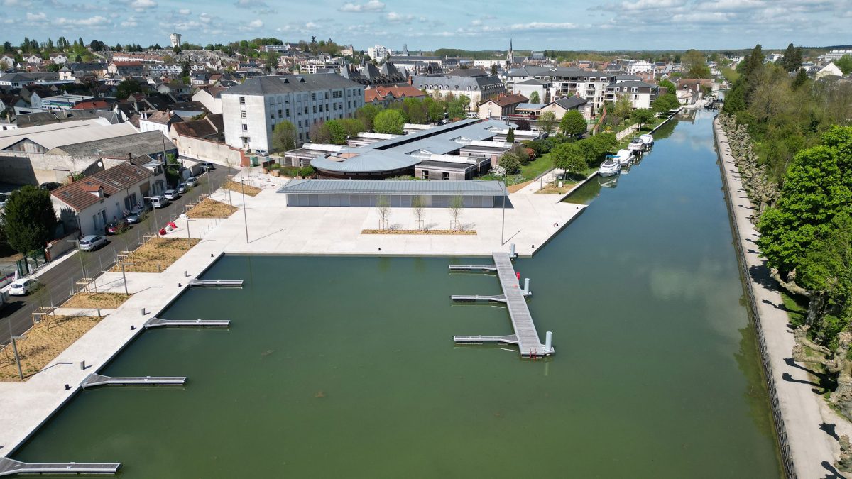 Vieux Montargis - Rue du Pont Saint-Roch - Le nouveau port - Marina